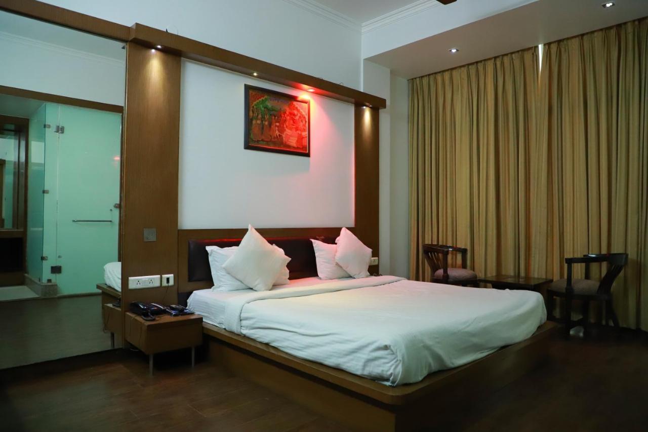 Hotel Parth Inn Ghaziabad Eksteriør bilde