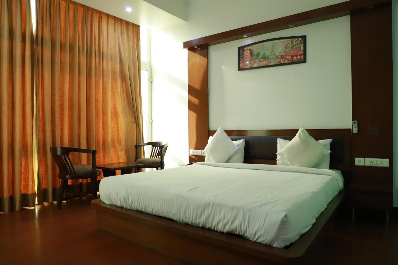 Hotel Parth Inn Ghaziabad Eksteriør bilde