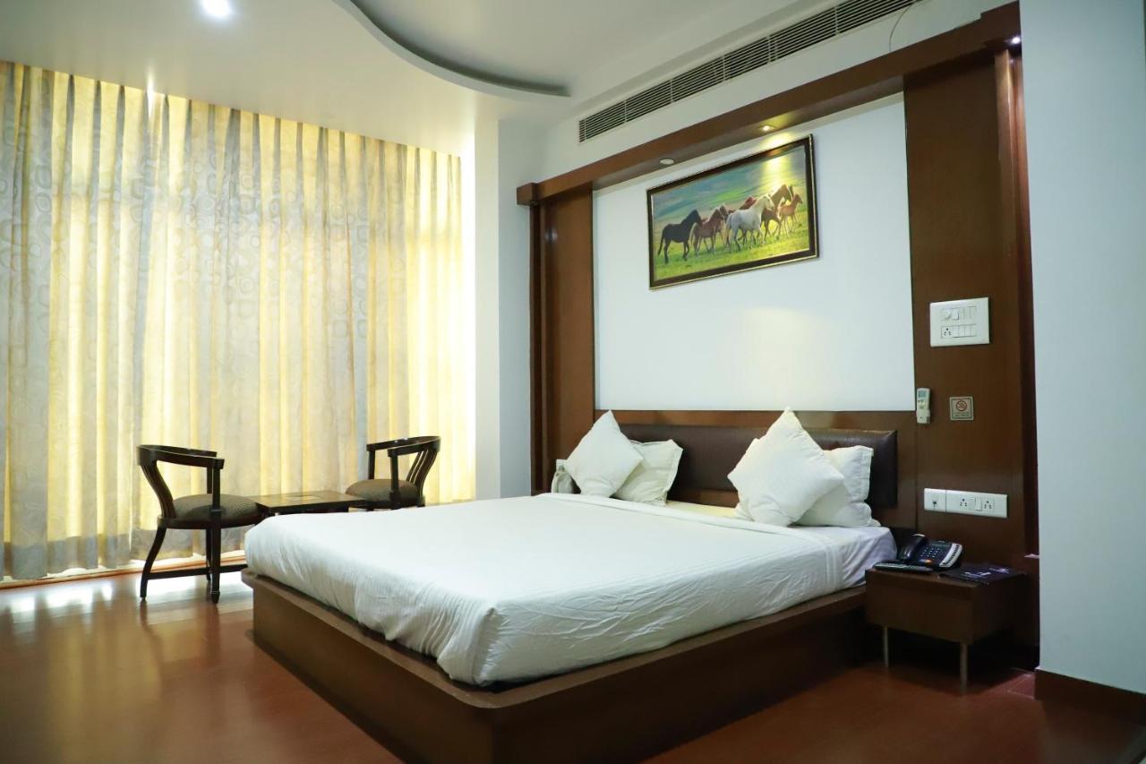 Hotel Parth Inn Ghaziabad Eksteriør bilde