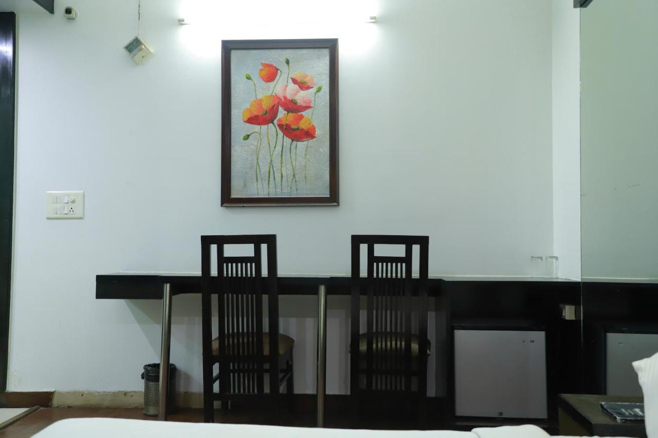 Hotel Parth Inn Ghaziabad Eksteriør bilde