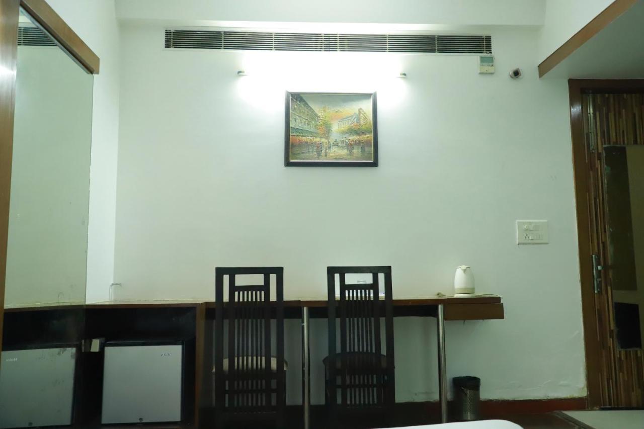 Hotel Parth Inn Ghaziabad Eksteriør bilde